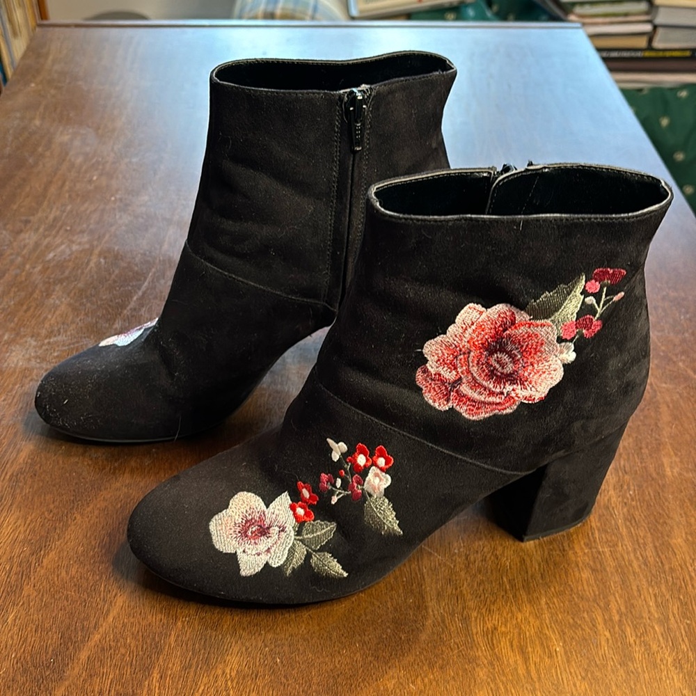 American Eagle Outfitters crazy beautiful worn twice booties